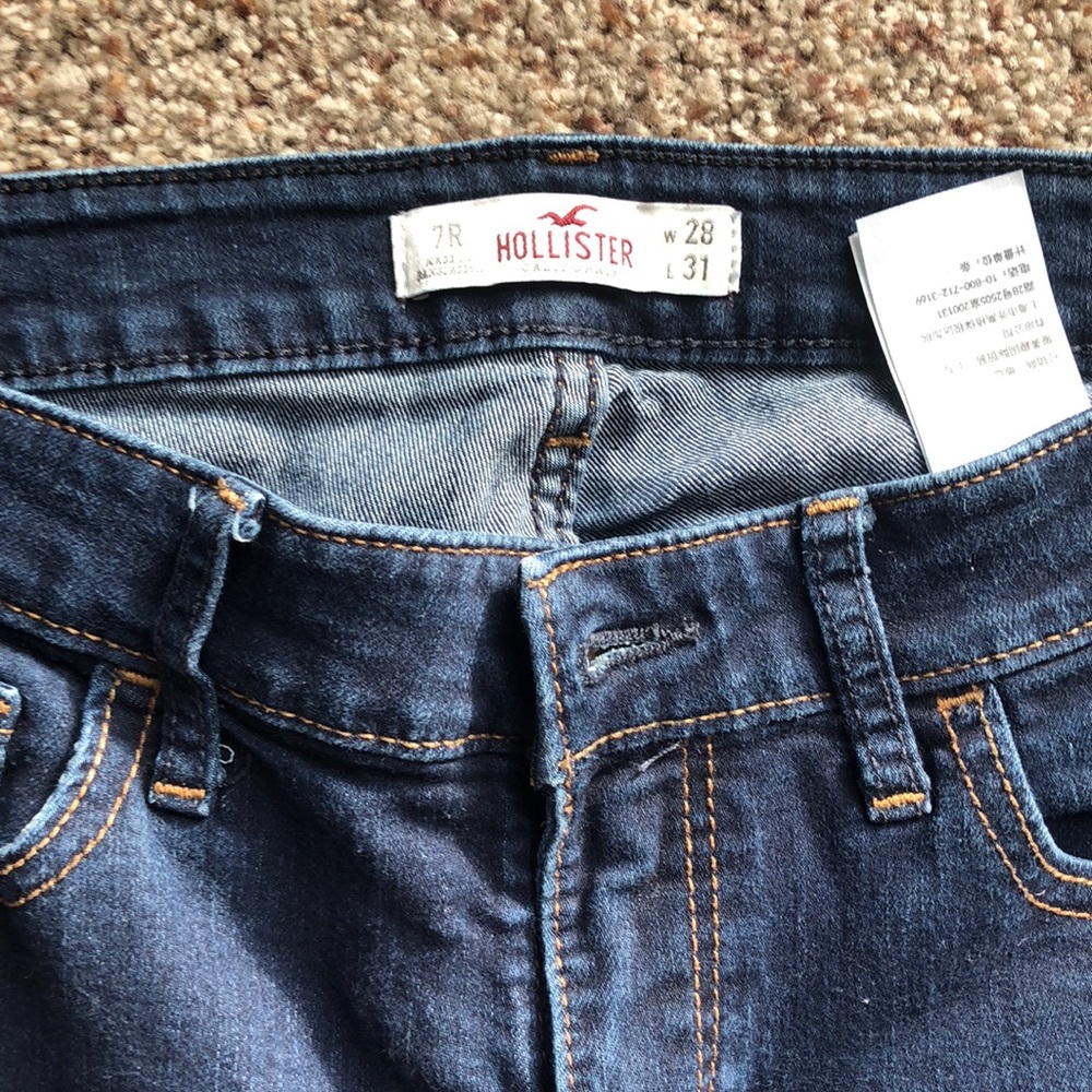Hollister size 7R w28 l31 .